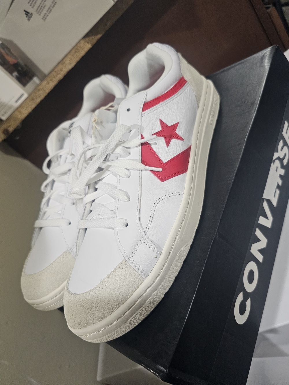 Converse Pro Leather Low Top Sneakers - White with Red Star